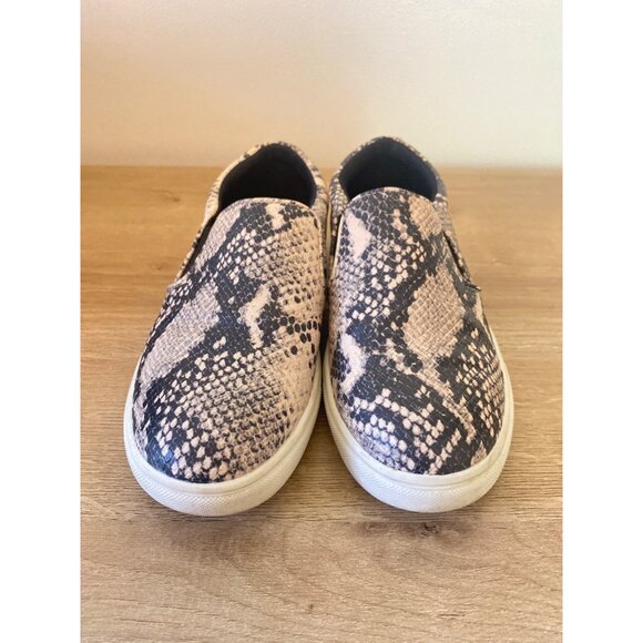 A New Day Women’s Slip-On Snake Print Sneakers Size 6.5 - Picture 2 of 7